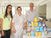 A nutricionista Pryscilla Kelly, a cirurgiã-dentista Simone Norat e o presidente da Casa Durval Paiva, Rilder Campos, receberam o leite doado