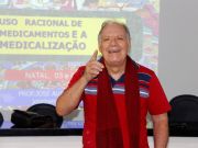 Professor José Augusto Cabral de Barros durante o curso no auditório do CRO-RN