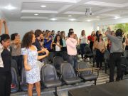 Exercício de consciência corporal e sensibilização