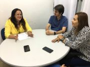 A diretora do Campus da UERN de Caicó, Shirlene Santos, com os conselheiros do CRO-RN Jane Nóbrega e Gustavo Emiliano