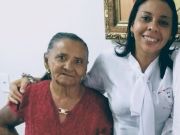 A auxiliar Vânia e a mãe Socorro