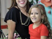 A dentista Luana Almeida e a filha Isabella