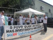 Início da concentração em frente ao Centro Odontológico Morton Mariz, na Ribeira