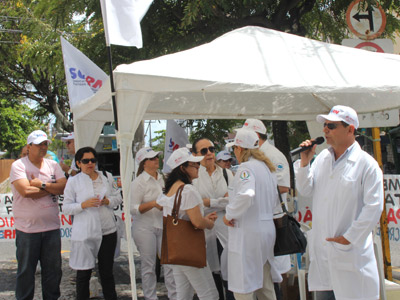 Dentistas protestam em Natal contra planos odontológicos