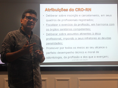 Novos cirurgiões-dentistas recebem carteira no CRO-RN