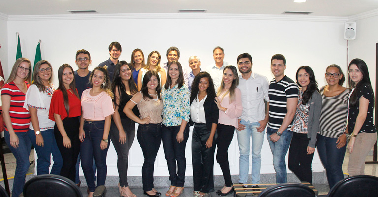 Palestra e teatro com julgamento simulado para estudantes de Odontologia da UERN