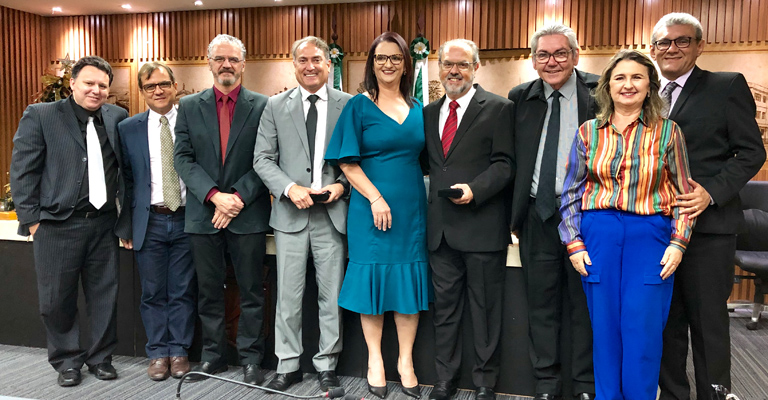 Câmara de Vereadores homenageia Cirurgiões-dentistas com a Comenda Dr. Clemente Galvão 