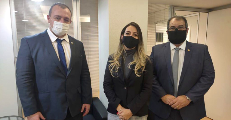 Cirurgiã-dentista referendada pelo CFO assume a Coordenação-Geral de Saúde Bucal do MS