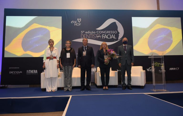 Presidente do CFO é homenageado no 5º Congresso Dentista Facial