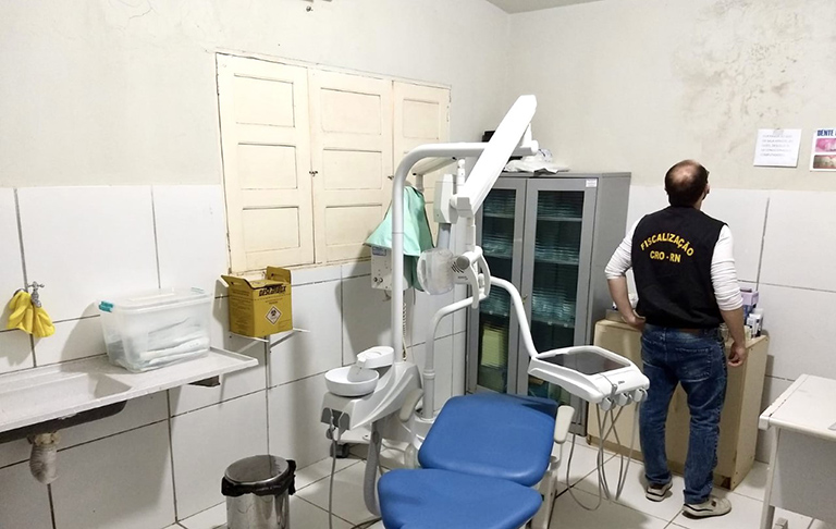 Fiscalização do CRO-RN visita oito municípios e interdita eticamente seis consultórios dentários