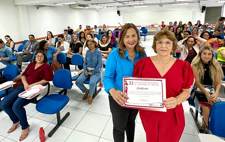 Amigos homenageiam a Dra. Socorro Medeiros, dentista e terapeuta das PICS