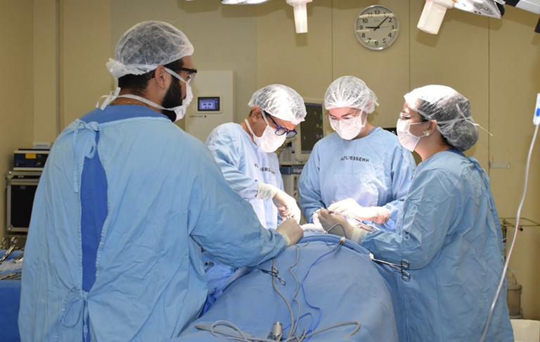 Equipe de cirurgiões-dentistas Bucomaxilofacial do hospital Universitário Onofre Lopes reconstrói face da vítima de tentativa de feminicídio