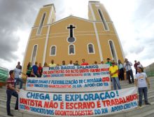 Dentistas do Alto Oeste protestam em Pau dos Ferros por baixos salários